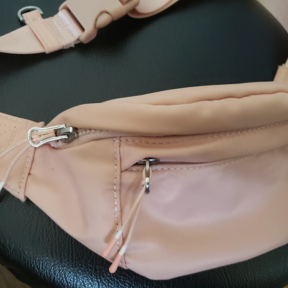 Fabletics Belt Bag View 4